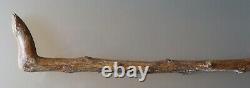 03/25 Vintage Hand-Carved Folk Art Walking Stick withAlligator Detail Knotted Wood