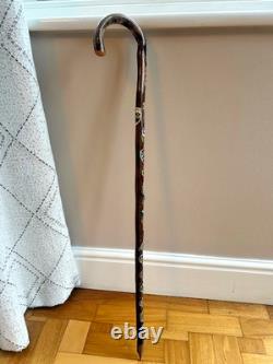 VINTAGE WALKING STICK CANE Hiking Souvenir Tourist Badges 34 Carved Sculpted