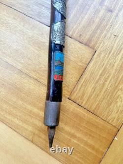 VINTAGE WALKING STICK CANE Hiking Souvenir Tourist Badges 34 Carved Sculpted