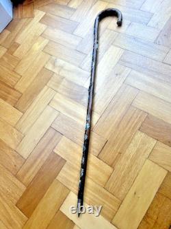 VINTAGE WALKING STICK CANE Hiking Souvenir Tourist Badges 34 Carved Sculpted