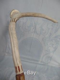 VINTAGE WOODEN WALKING STICK/CANE withANTLER HANDLE & CARVED TOP